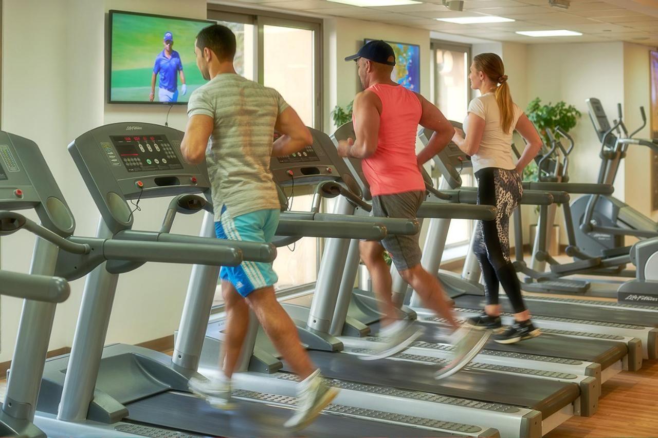 Bahi Ajman Palace Hotel Exterior photo Treadmills in a gym