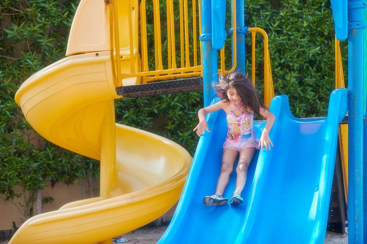 Bahi Ajman Palace Hotel Exterior photo A child on a slide