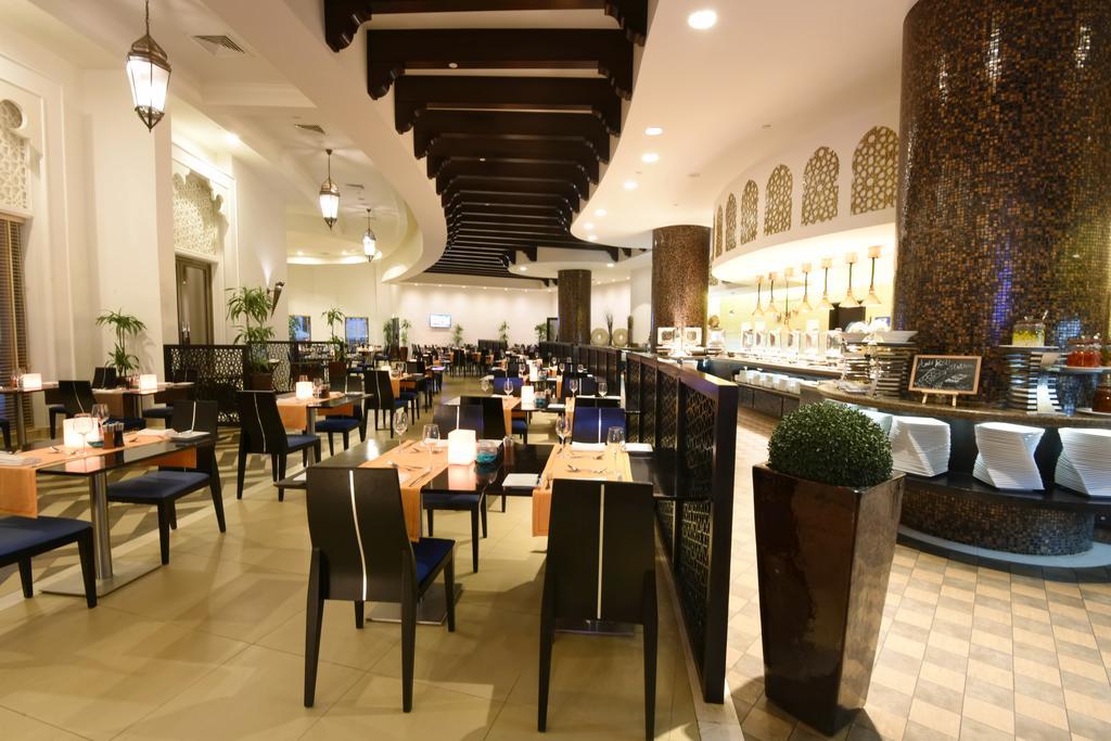 Bahi Ajman Palace Hotel Exterior photo The restaurant