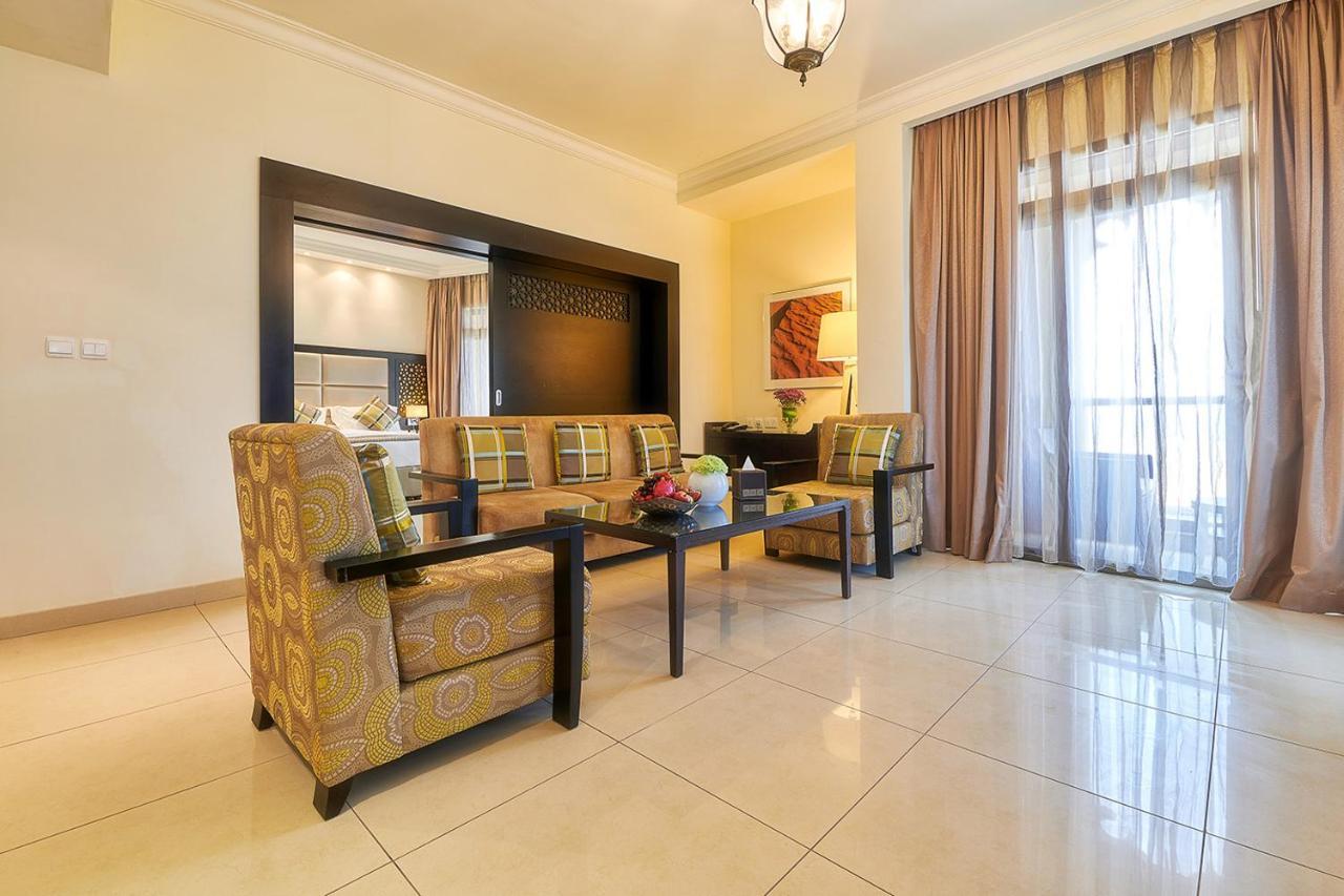 Bahi Ajman Palace Hotel Exterior photo Living room